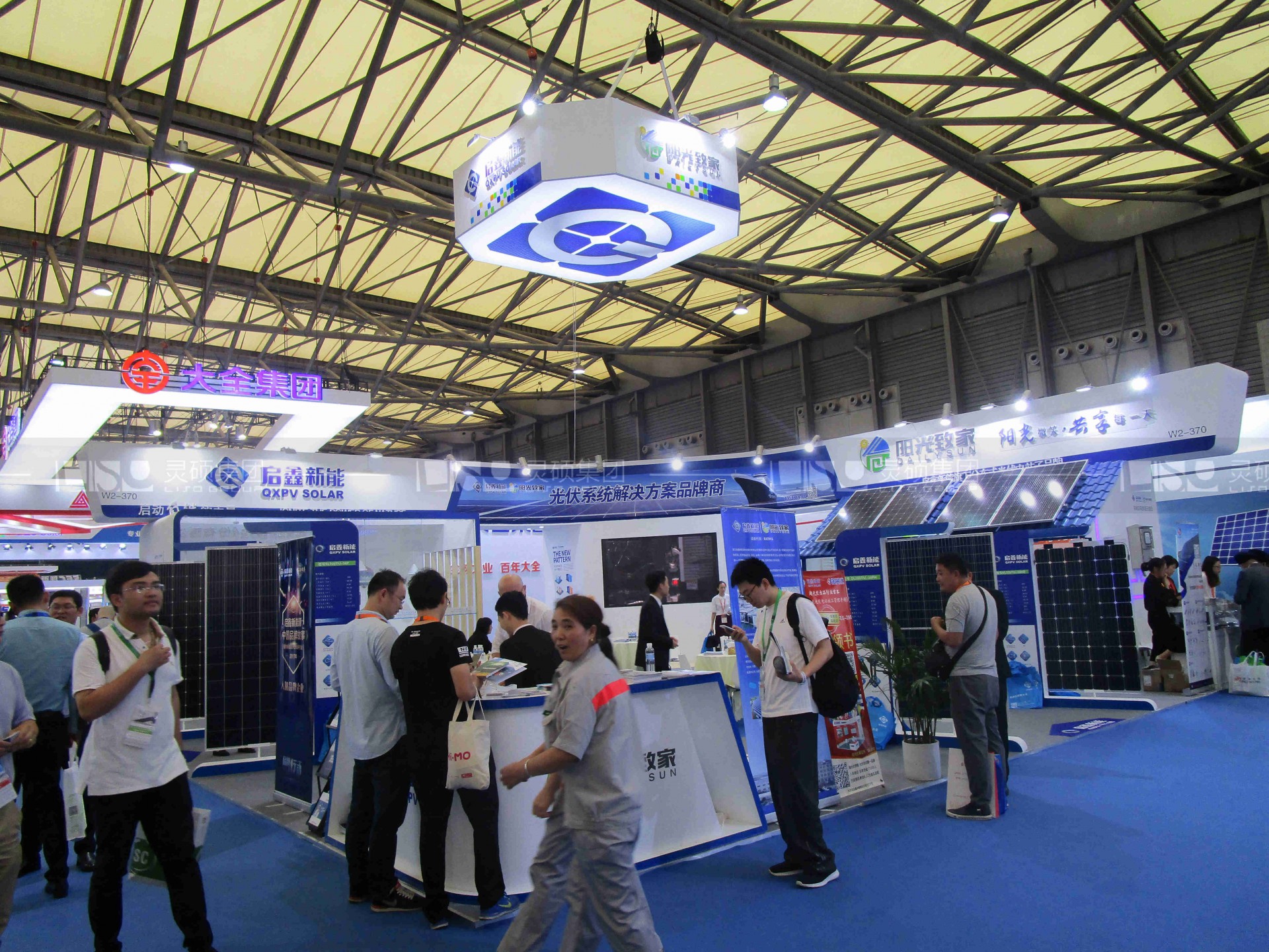 啟鑫-光伏展臺設(shè)計搭建案例