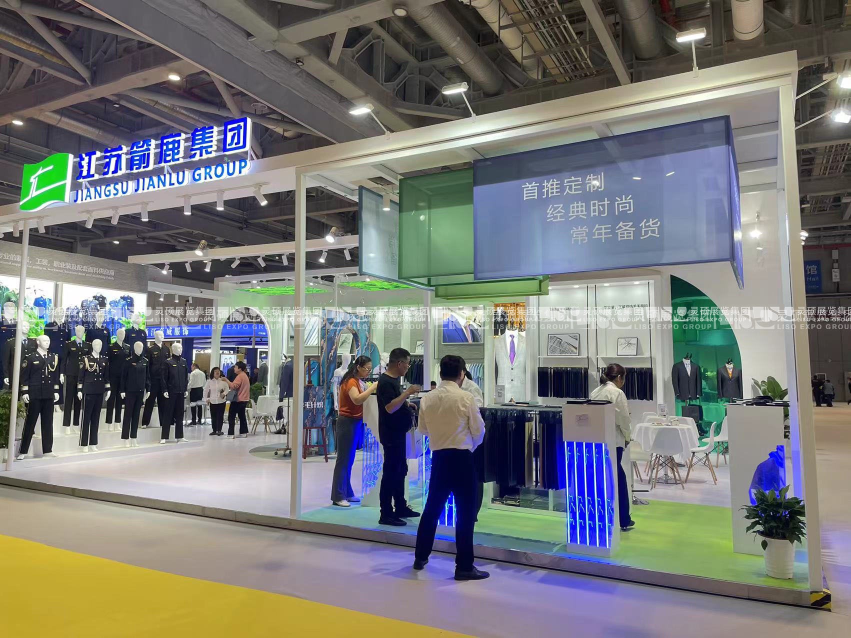 校服展展臺(tái)搭建案例-箭鹿集團(tuán)
